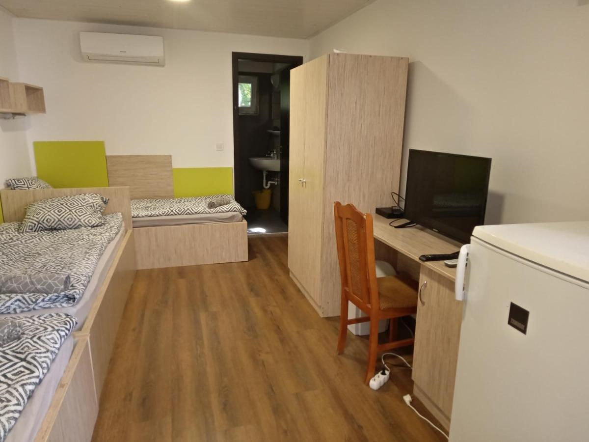 Tiszaliget Apartman Es Szallo Szolnok Exterior photo